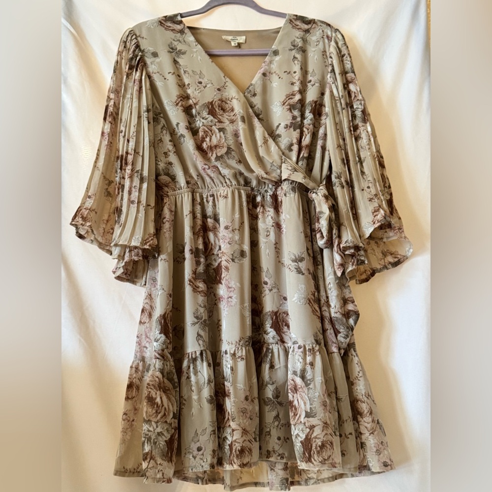 ENTRO SHEER BEIGE FLORAL PRINT DRESS SIZE MEDIUM